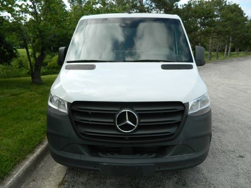 Used 2022 Mercedes-Benz Sprinter 1500 image 2