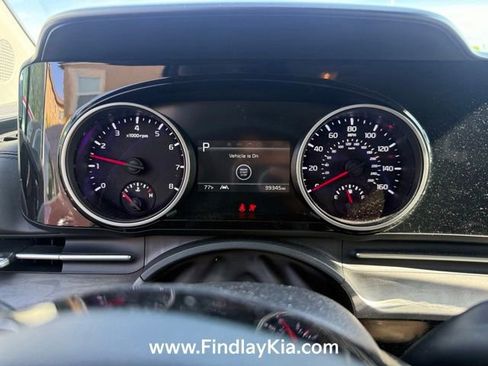 Used 2024 Kia Carnival EX FWD image 8