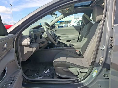 Used 2025 Hyundai Elantra SEL image 13