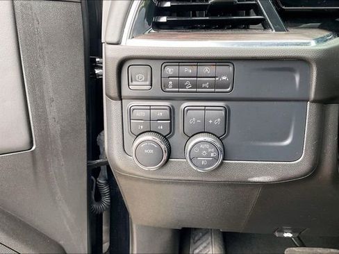 Used 2025 Chevrolet Suburban Z71 AWD/4WD image 16