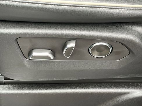 Used 2023 Cadillac Escalade Premium Luxury image 37