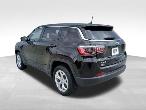 Used 2024 Jeep Compass Sport AWD/4WD image 3