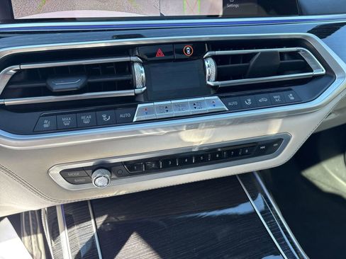 Used 2019 BMW X7 xDrive40i w/ Premium Package image 32