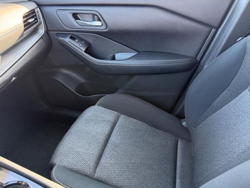 Used 2024 Nissan Rogue SV FWD image 19