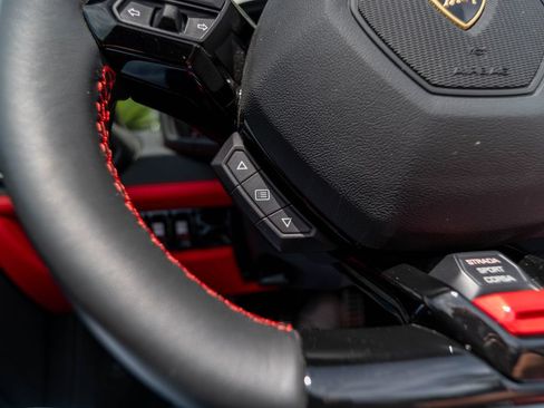 Used 2024 Lamborghini Huracan EVO AWD/4WD image 14