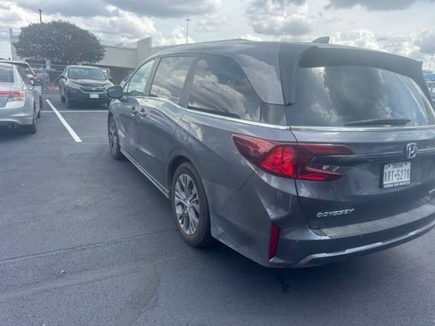Used 2026 Honda Odyssey Touring image 7
