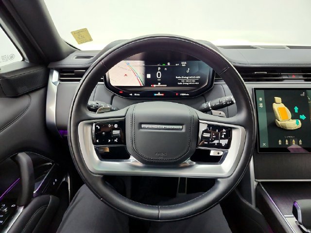 Used 2025 Land Rover Range Rover Long Wheelbase SE AWD/4WD image 35