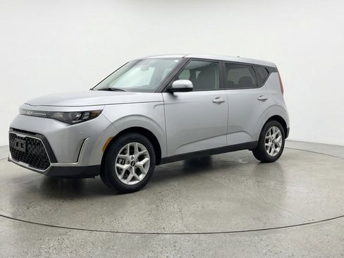Used 2025 Kia Soul LX w/ LX Technology Package image 3