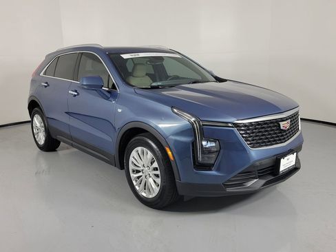 Certified 2024 Cadillac XT4 Luxury w/ Cold Weather Package FWD image 1