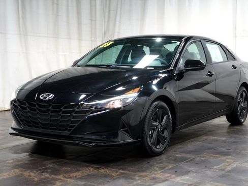 Used 2023 Hyundai Elantra SEL FWD image 2