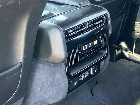 Used 2024 Jeep Wagoneer L 2WD image 17