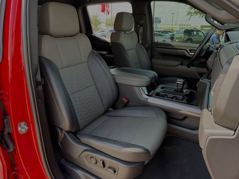 Used 2024 Chevrolet Silverado 1500 ZR2 w/ Technology Package AWD/4WD image 23