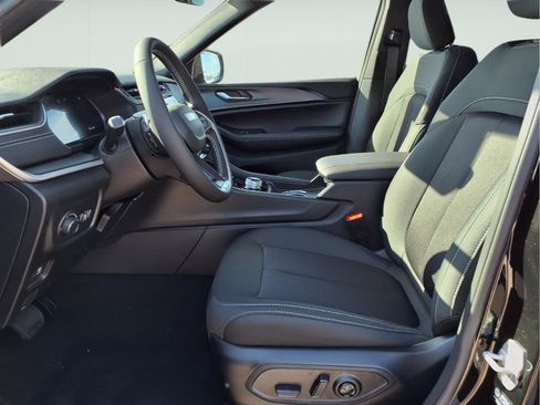 New 2026 Jeep Grand Cherokee L Laredo image 10