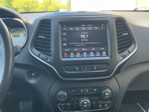 Used 2021 Jeep Cherokee Latitude Lux w/ Comfort/Convenience Group AWD/4WD image 22