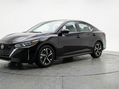 Used 2025 Nissan Sentra SV image 3