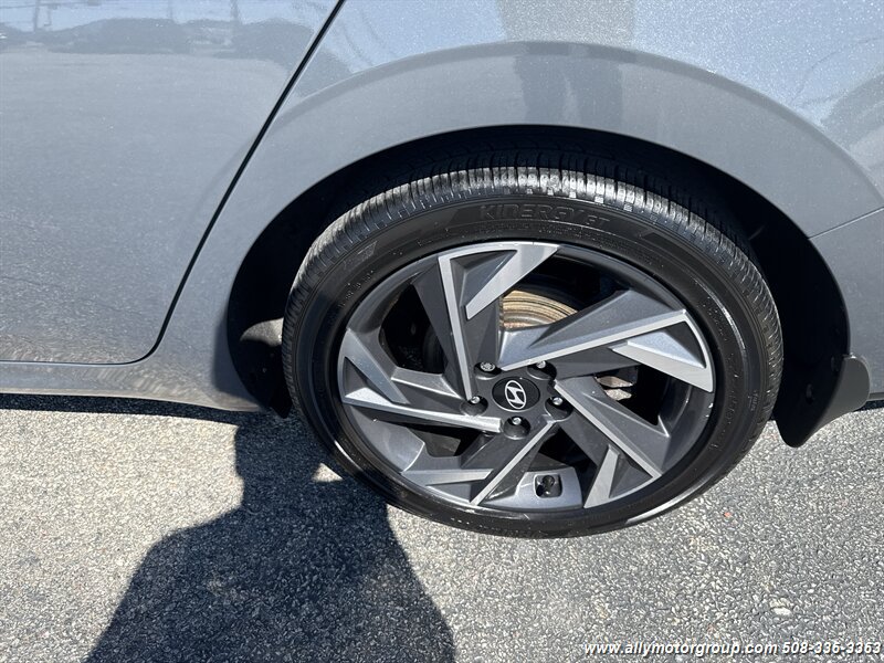 Used 2024 Hyundai Elantra Limited FWD image 10
