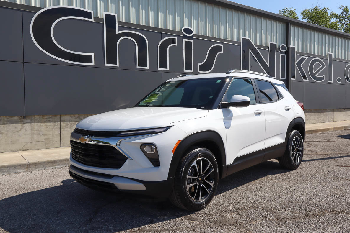Used 2025 Chevrolet TrailBlazer LT FWD image 1