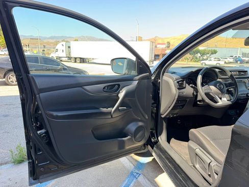 Used 2021 Nissan Rogue Sport S FWD image 9