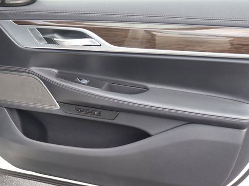Used 2020 BMW 740i RWD image 16