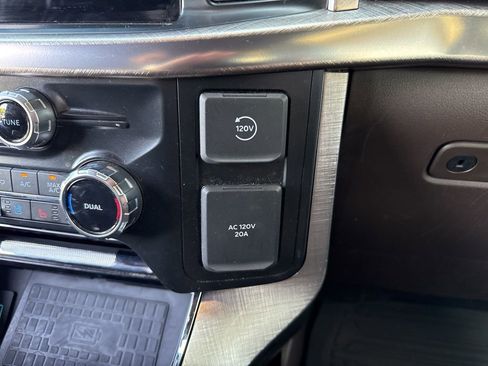 Used 2022 Ford F150 King Ranch w/ Equipment Group 601A High AWD/4WD image 17