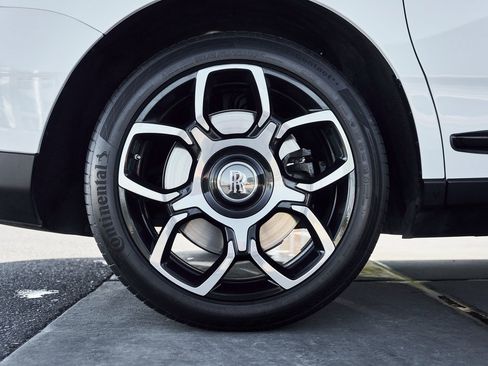 Used 2023 Rolls-Royce Cullinan Black Badge w/ Driver's Package image 20