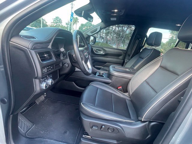 Used 2023 GMC Yukon SLT w/ SLT Luxury Package AWD/4WD image 7