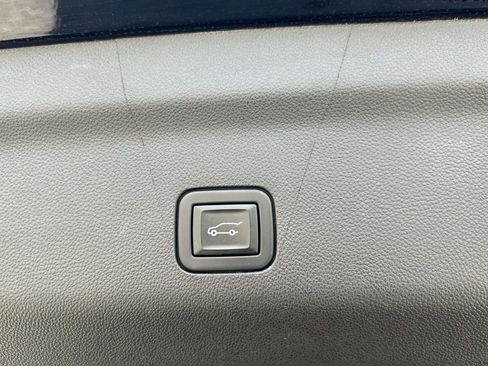 Used 2022 Chevrolet Suburban RST w/ Sport Performance Package image 18