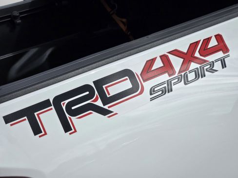 Used 2017 Toyota Tacoma TRD Sport AWD/4WD image 42