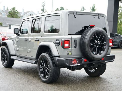 Used 2021 Jeep Wrangler Unlimited Sahara image 2