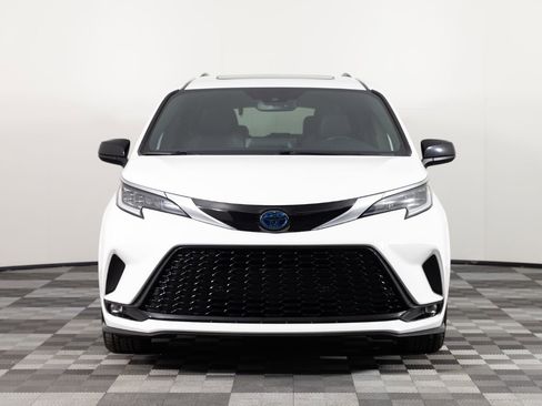 Used 2022 Toyota Sienna XSE AWD/4WD image 12