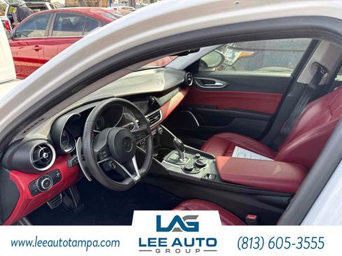 Used 2018 Alfa Romeo Giulia image 4