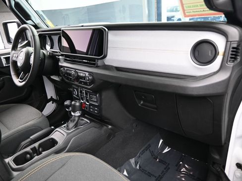 Used 2024 Jeep Gladiator Sport image 46