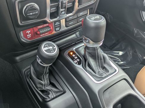 Used 2022 Jeep Wrangler Unlimited Rubicon w/ Xtreme Recon 35" Tire Package image 17