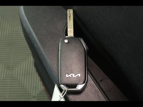 Used 2025 Kia Sportage LX FWD image 28