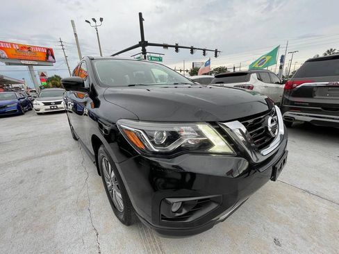 Used 2019 Nissan Pathfinder SL AWD/4WD image 2