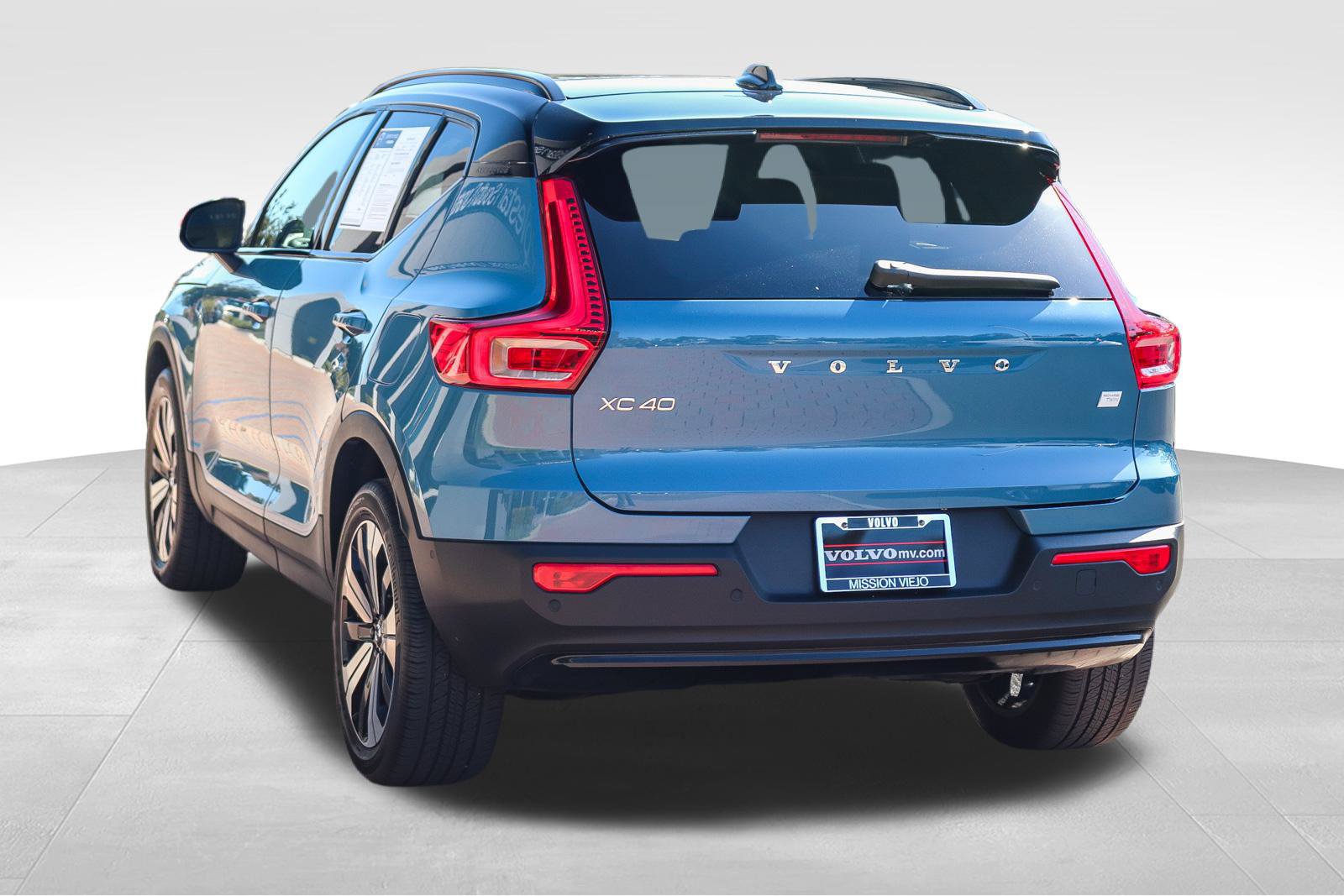 Used 2023 Volvo XC40 Recharge Plus w/ Protection Package Premier AWD/4WD image 5
