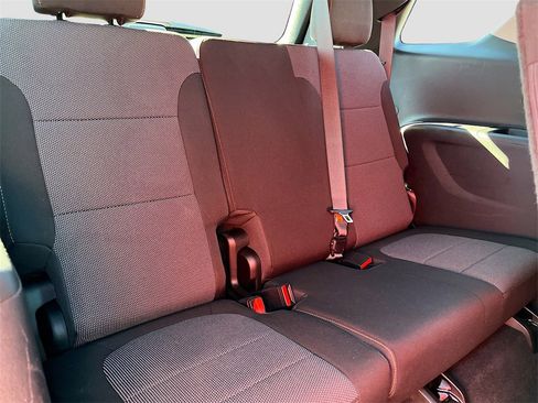 Used 2021 Chevrolet Traverse LS image 25