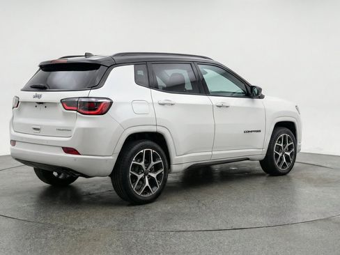Used 2025 Jeep Compass Limited AWD/4WD image 9