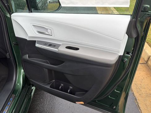 New 2026 Toyota Sienna XLE FWD image 15