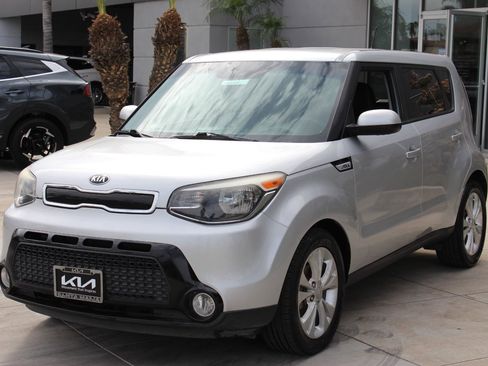 Used 2016 Kia Soul + image 5