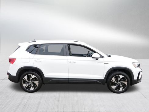 Certified 2024 Volkswagen Taos SE w/ Panoramic Sunroof Package image 8