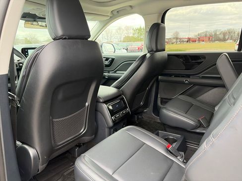 Used 2025 Lincoln Aviator AWD image 29