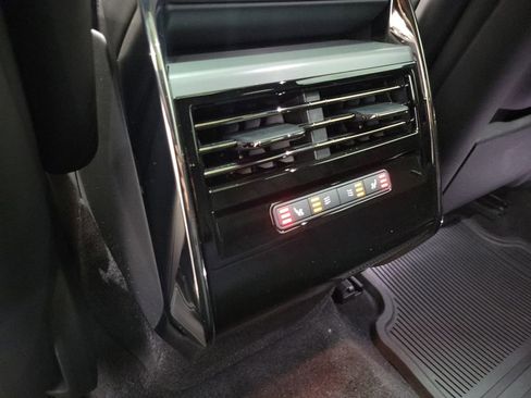 Used 2023 Land Rover Range Rover Sport SE Dynamic image 25