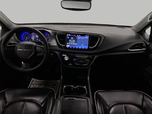 Used 2025 Chrysler Pacifica Limited FWD image 21