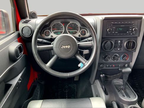 Used 2010 Jeep Wrangler Unlimited Rubicon w/ Trailer Tow Group AWD/4WD image 5