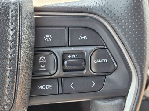 Used 2025 Toyota 4Runner Limited AWD/4WD image 22
