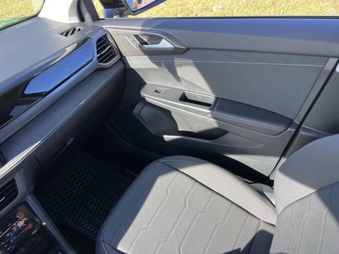 Used 2025 Volkswagen Taos SE image 26