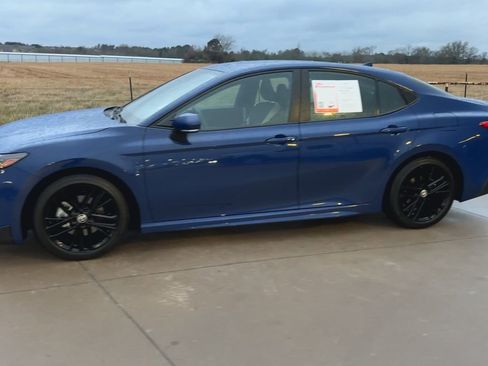 Used 2025 Toyota Camry SE image 4