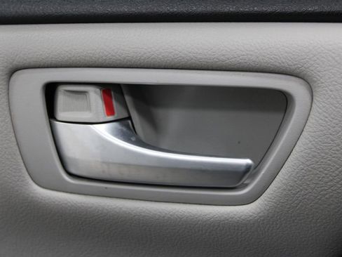 Used 2017 Toyota Camry LE image 33