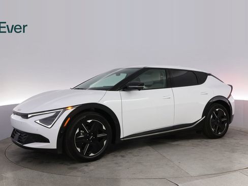 Used 2025 Kia EV6 Wind image 18